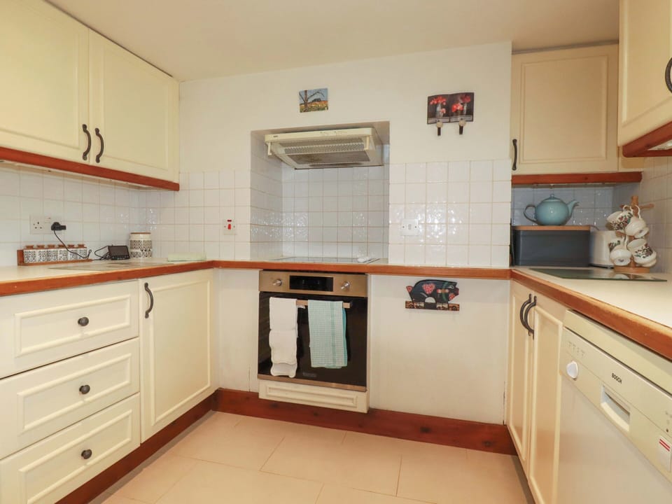 Dishwasher, cookware/dishes/utensils