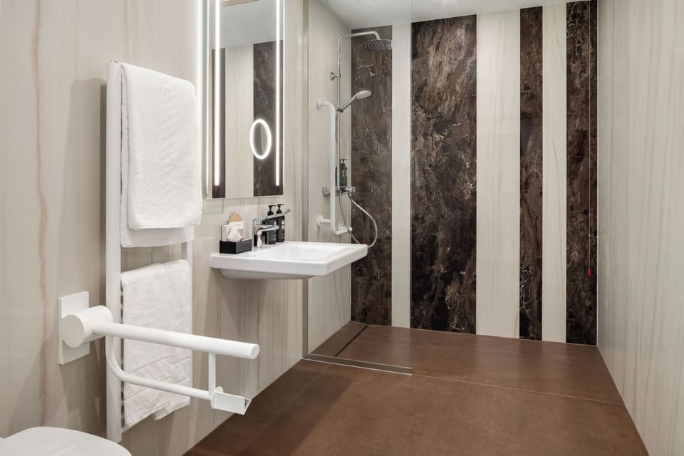 Room, 1 King Bed, Accessible | Bathroom | Shower, rainfall showerhead, free toiletries, hair dryer