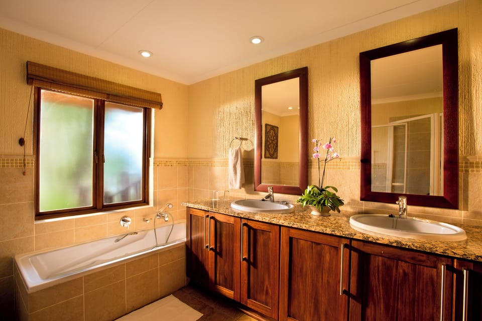 Separate tub and shower, rainfall showerhead, free toiletries