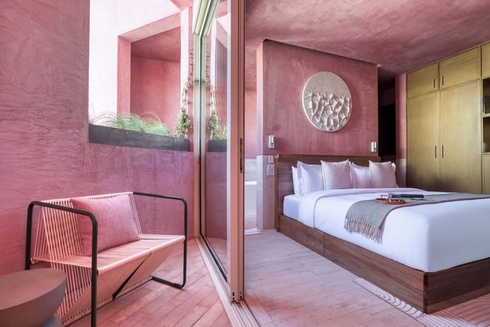 Deluxe Suite, City View | Egyptian cotton sheets, premium bedding, minibar, in-room safe