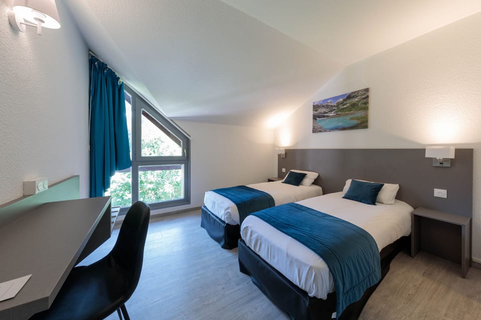 Triple Room | In-room safe, desk, soundproofing, free cribs/infant beds
