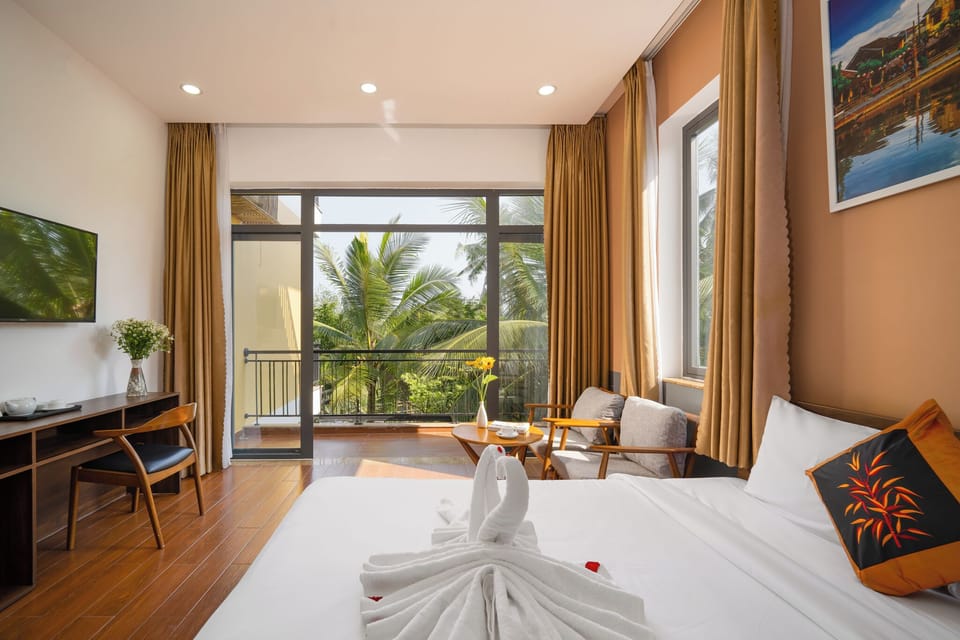 Deluxe Room, Balcony, Garden View | Desk, free WiFi