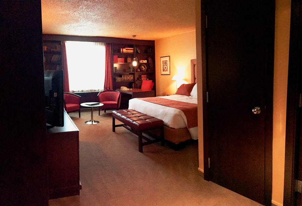 Suite, 1 King Bed | Desk, laptop workspace, iron/ironing board, free WiFi