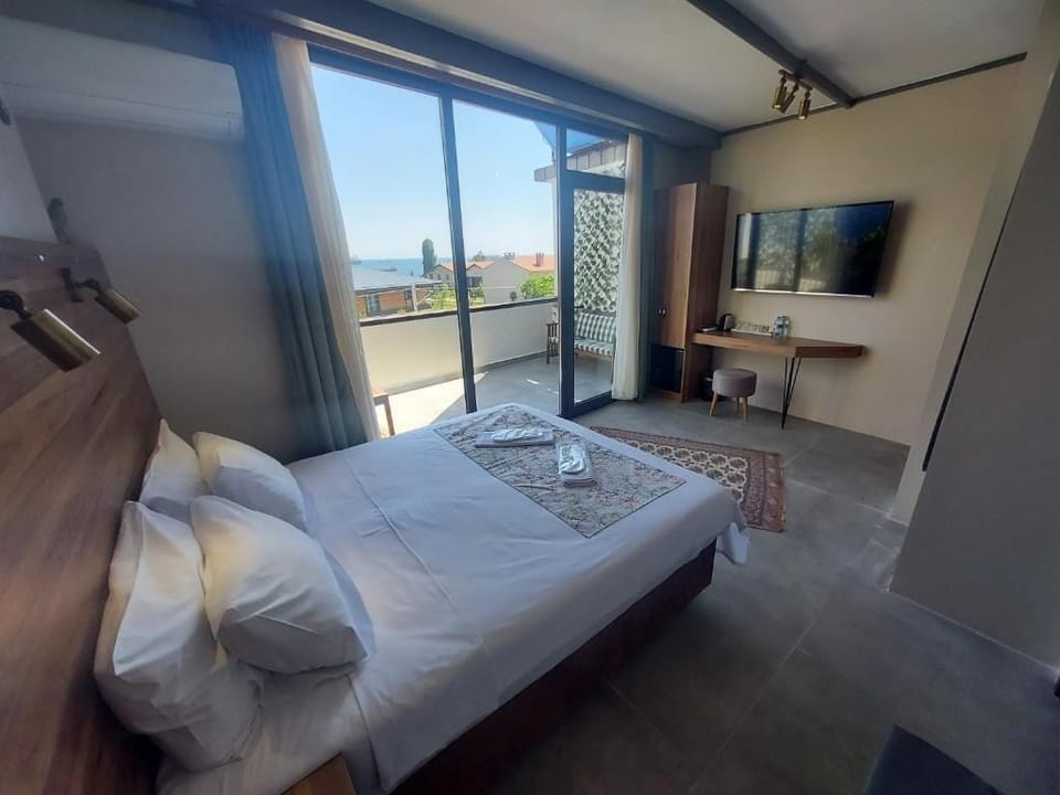 Superior Double or Twin Room, Terrace, Sea View | Free minibar, in-room safe, blackout drapes, soundproofing