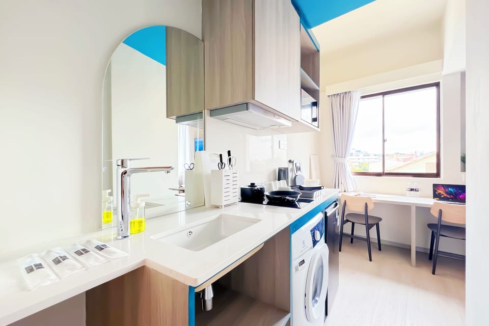 Family Quadruple Room | Private kitchen | Fridge, microwave, cookware/dishes/utensils