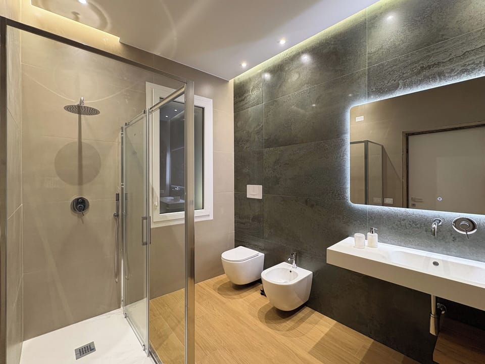 Deluxe Double Room, Balcony, Courtyard View | Bathroom | Bidet