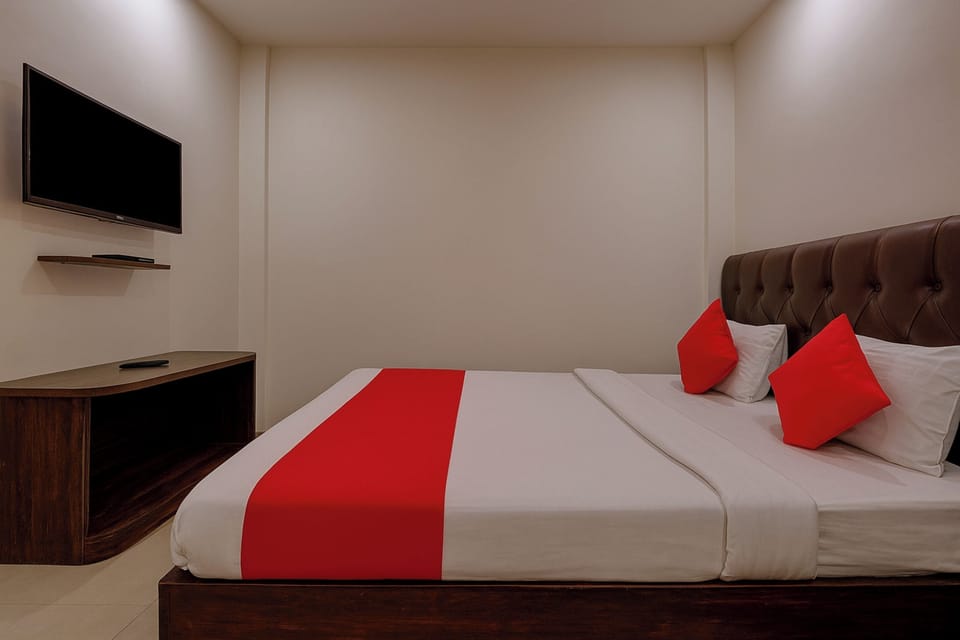 Hypo-allergenic bedding, desk, soundproofing, free WiFi