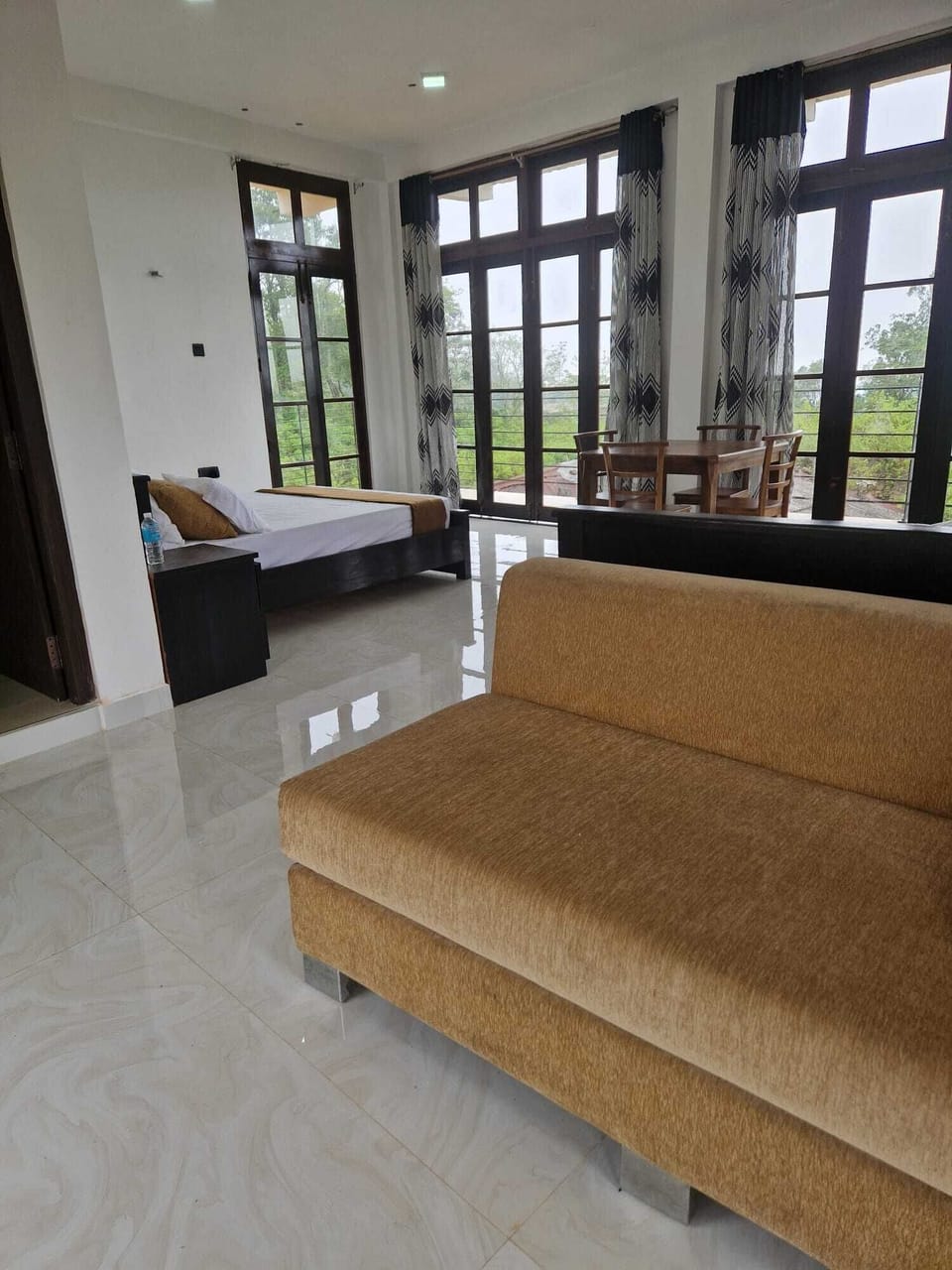 Deluxe Double Room, Balcony, Mountain View | Iron/ironing board, free WiFi