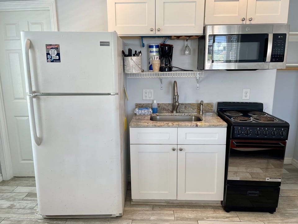 Condo, 3 Bedrooms | Private kitchen