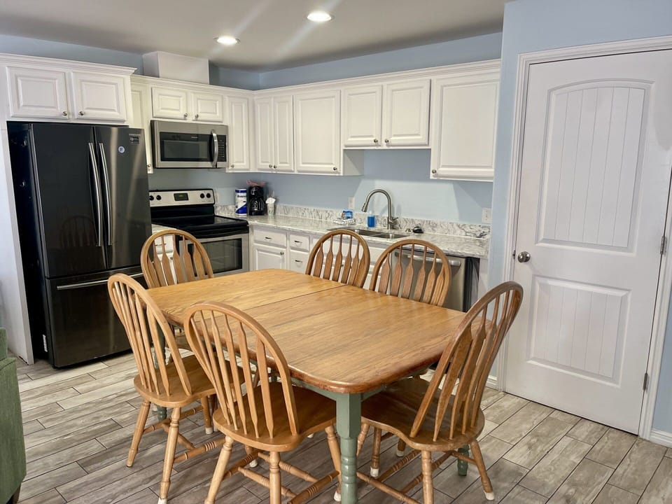 Condo, 3 Bedrooms | Dining