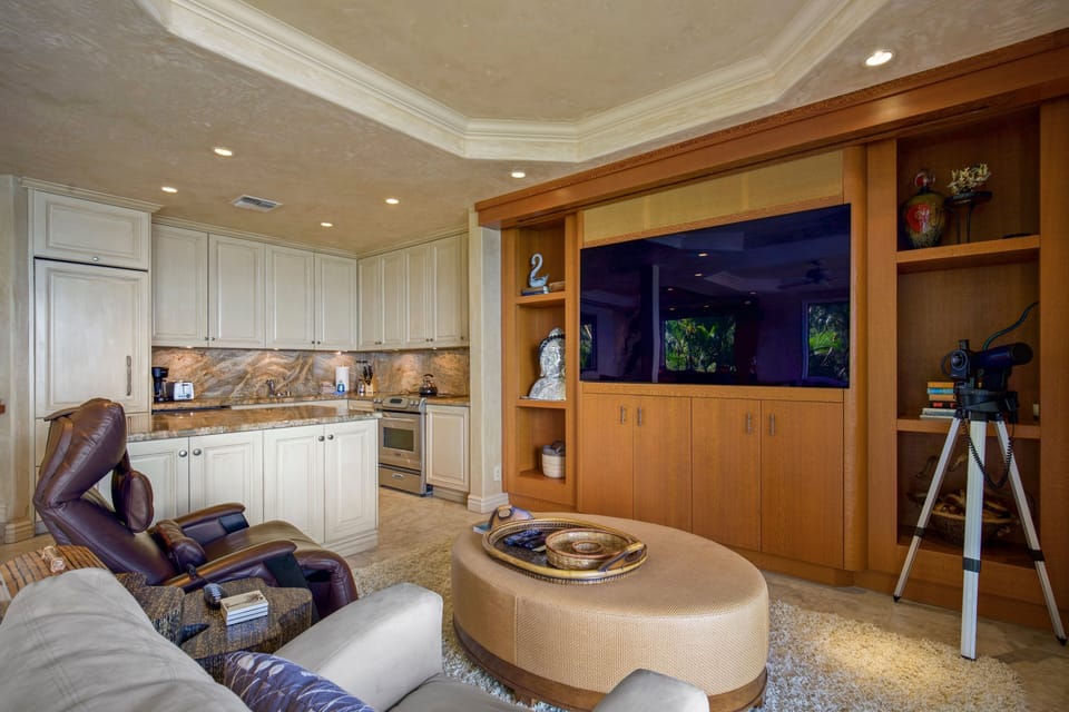 Condo, 2 Bedrooms | Living area | Smart TV, DVD player