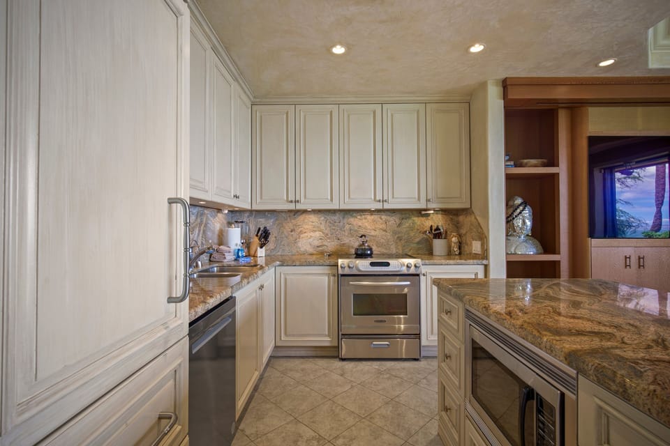 Condo, 2 Bedrooms | Private kitchen | Coffee/tea maker, fridge, oven, stovetop