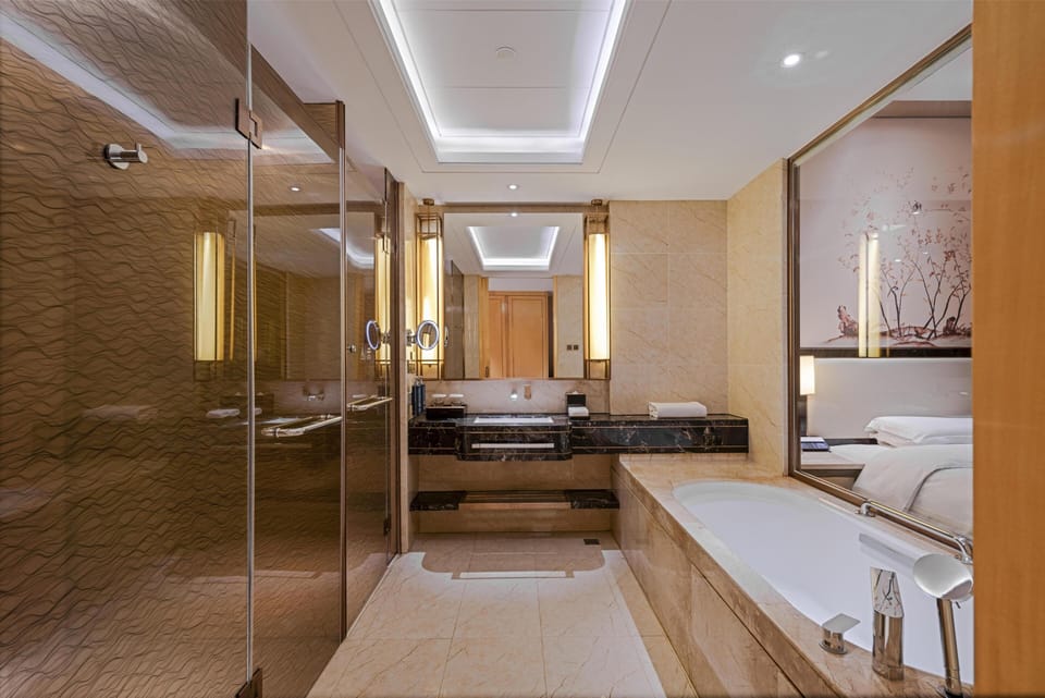 Premier Room, 2 Twin Beds, River View | Bathroom | Combined shower/tub, deep soaking tub, free toiletries, hair dryer