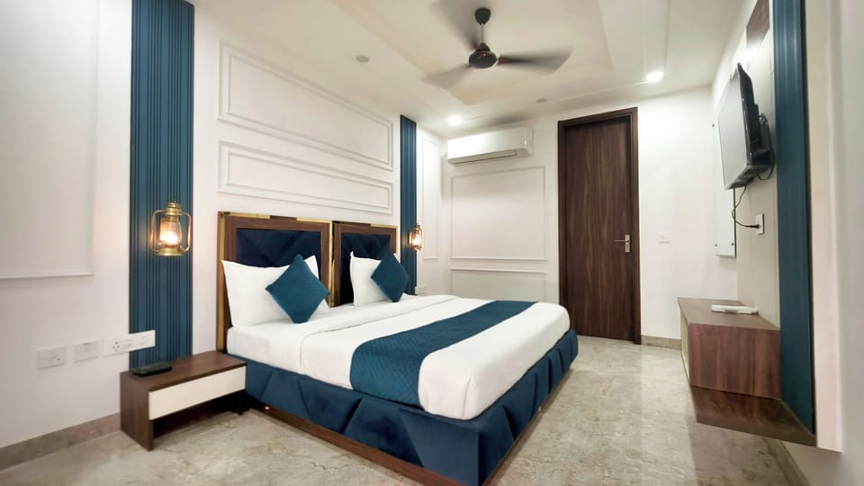 Deluxe Studio | Desk, laptop workspace, free WiFi, bed sheets