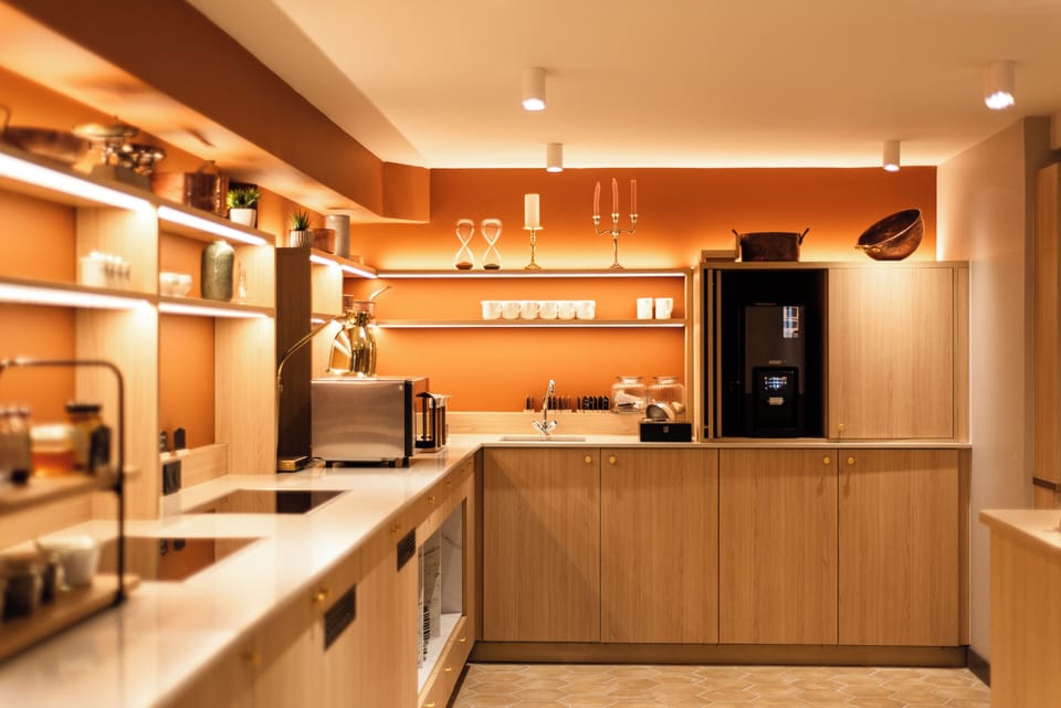 Daily full breakfast (EUR 19 per person)