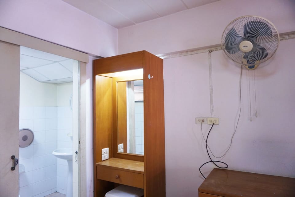 Standard Twin Room with Fan | Free WiFi
