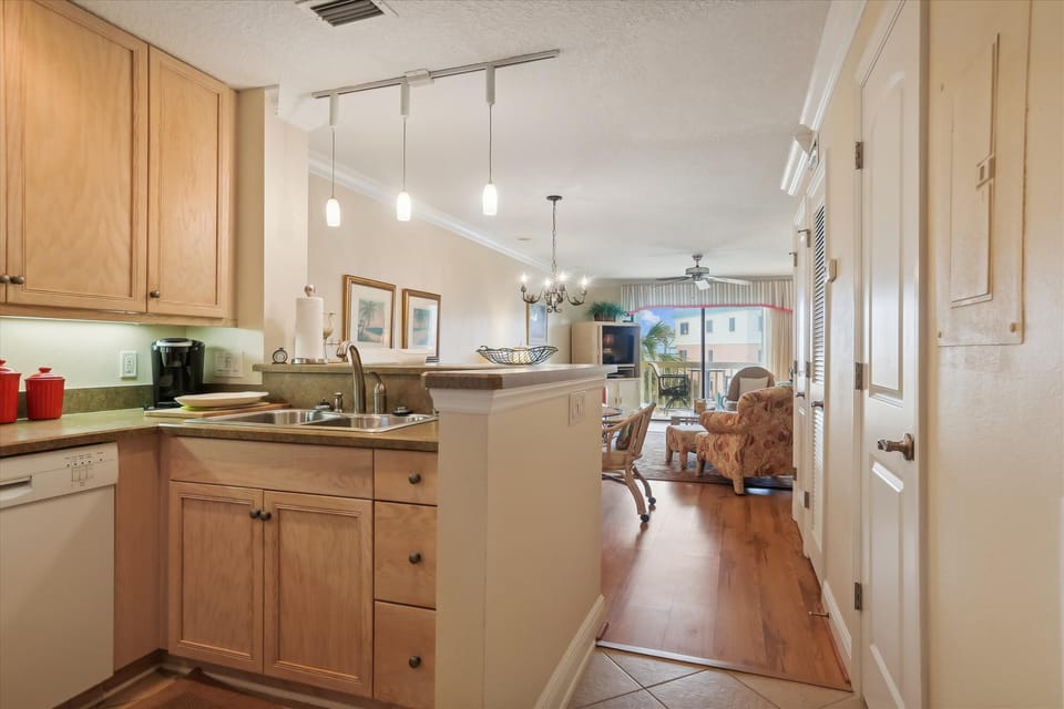 Condo, Multiple Beds, Balcony, Ocean View (Sea Haven 314) | Interior