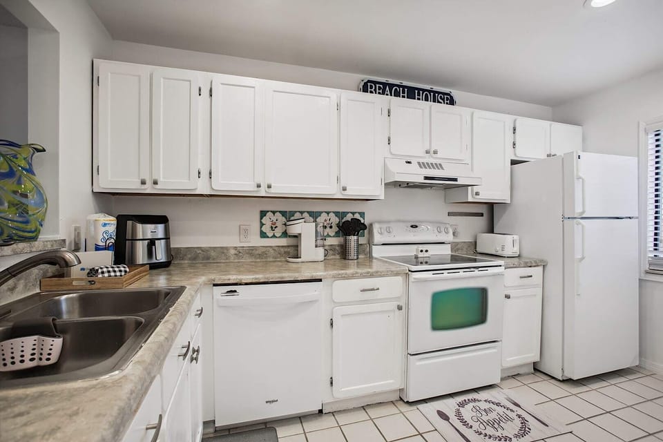 Condo, Multiple Beds, Patio, Ocean View (Sea Haven 513) | Private kitchen | Coffee/tea maker