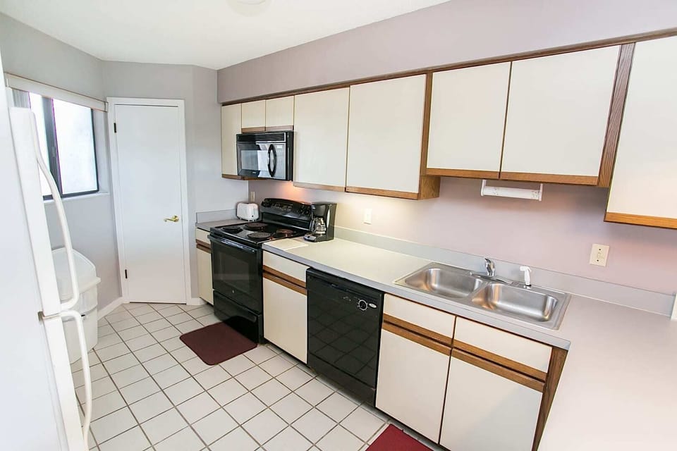 Condo, Multiple Beds, Hot Tub, Ocean View (Hibiscus B201) | Private kitchen | Coffee/tea maker