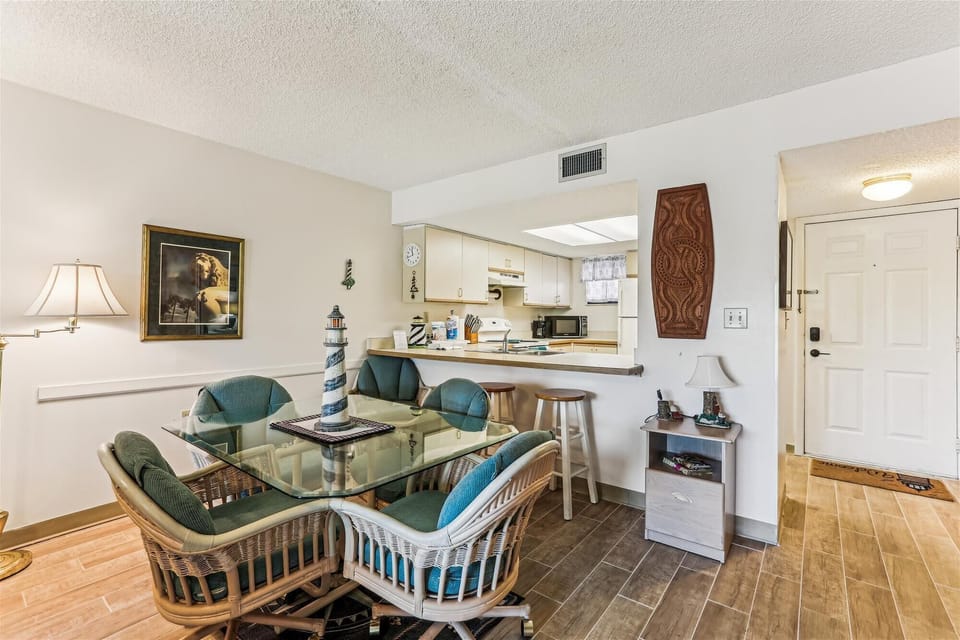 Condo, Multiple Beds, Hot Tub, Pool View (OVC - O33) | 2 bedrooms, individually decorated, individually furnished, bed sheets