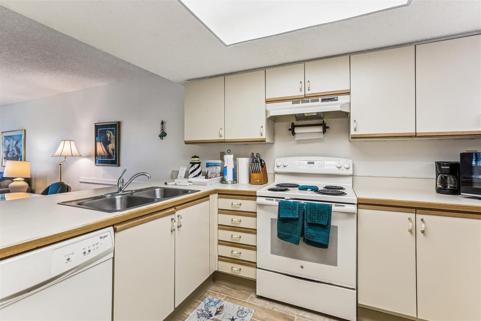 Condo, Multiple Beds, Hot Tub, Pool View (OVC - O33) | Private kitchen | Coffee/tea maker