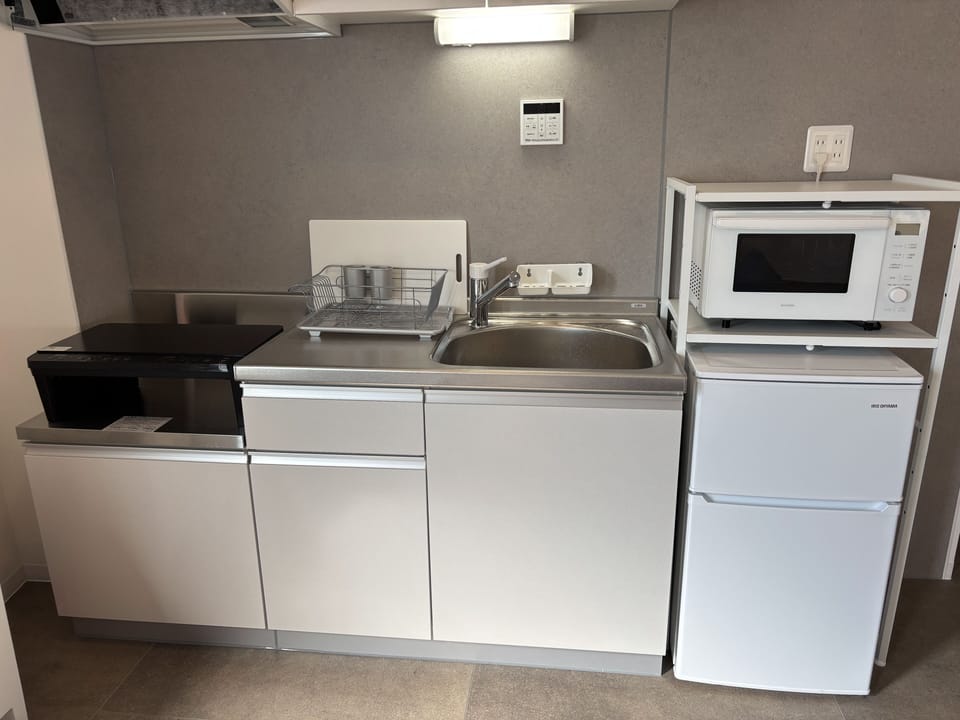 Family Apartment, Non Smoking, Kitchen | Private kitchen | Full-size fridge, microwave, oven, stovetop