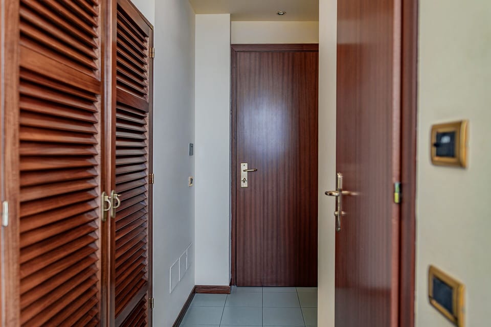 Classic Room, Balcony, Sea View | Wardrobe
