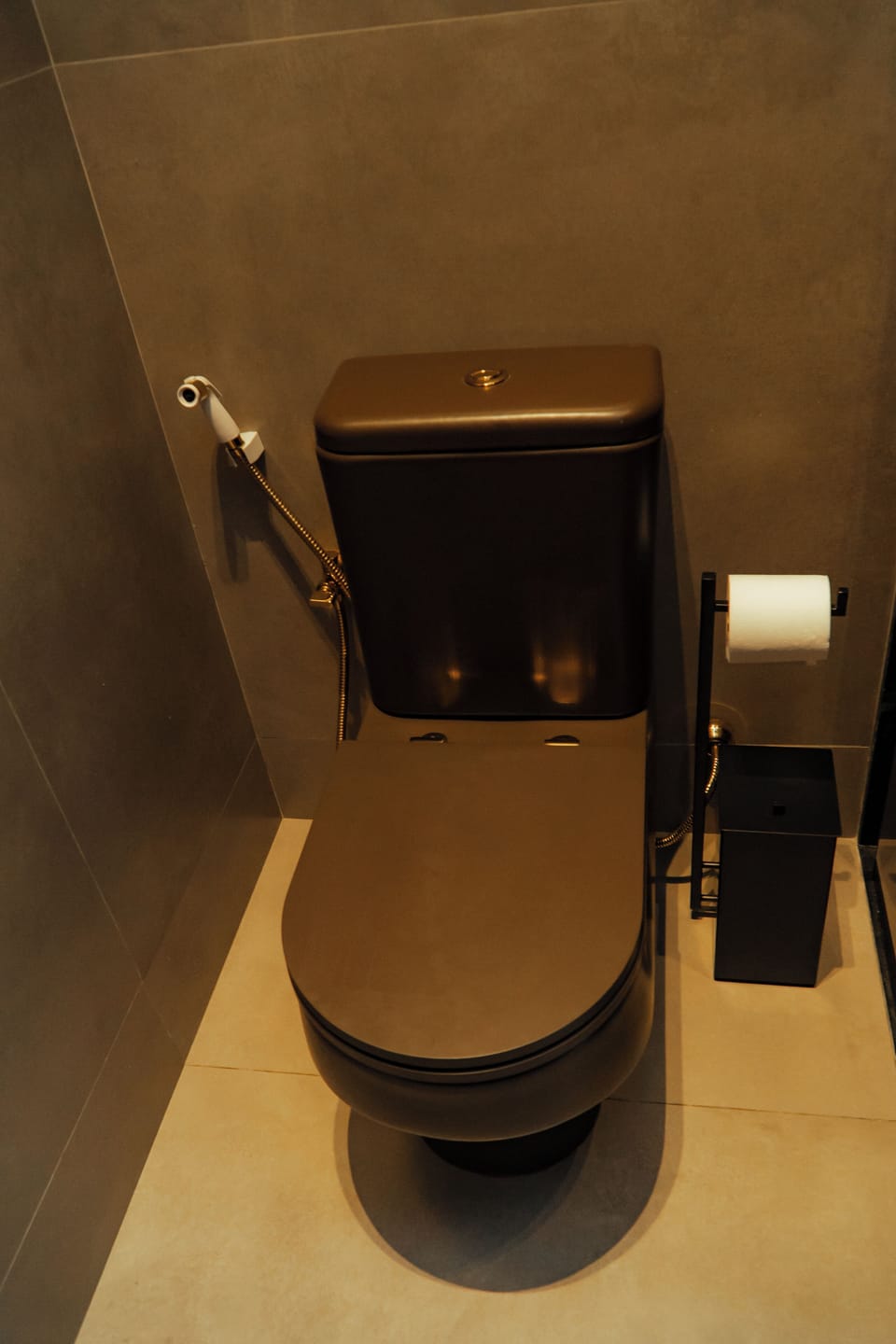 Separate tub and shower, free toiletries, hair dryer, towels