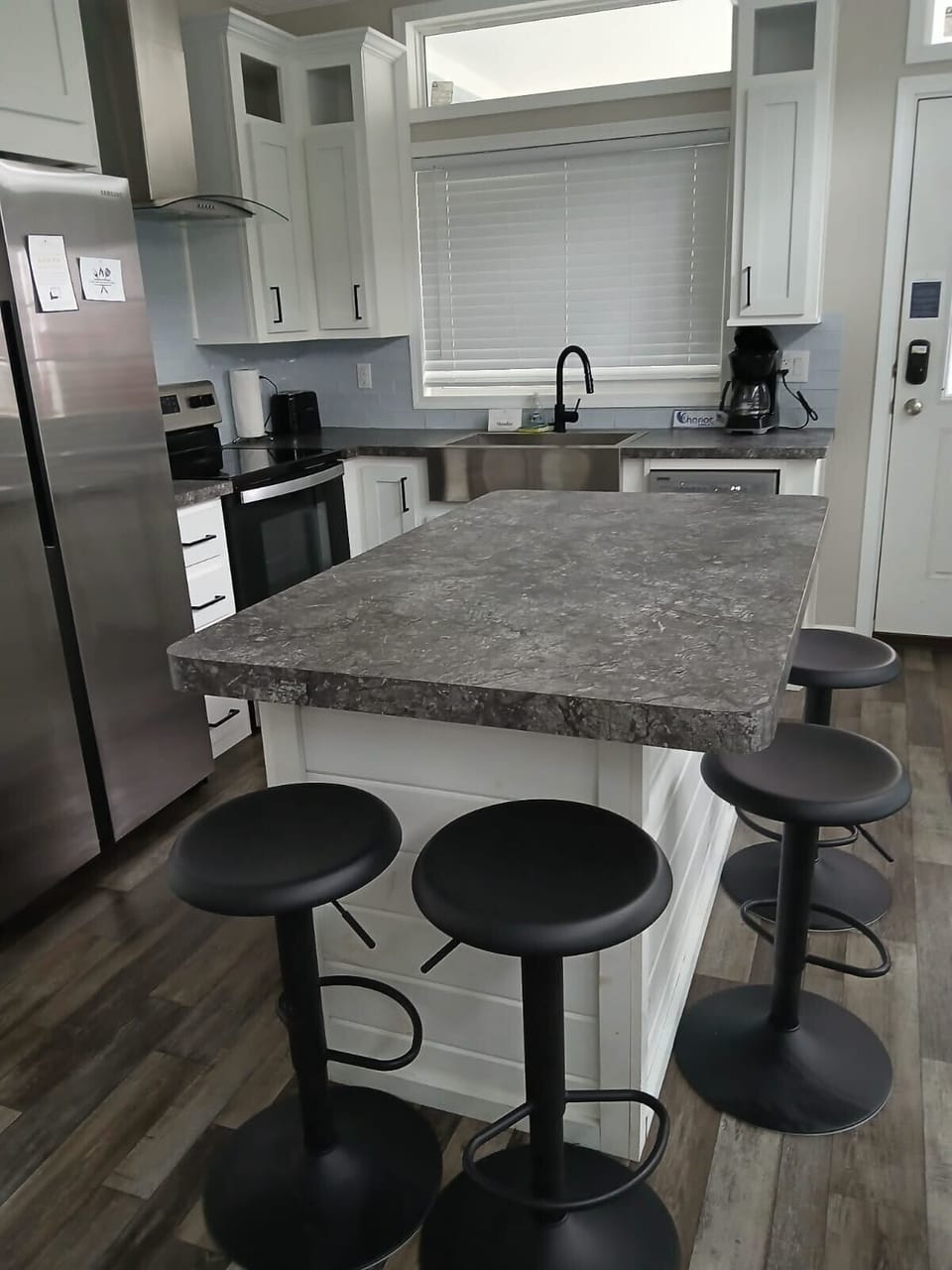 House, 1 Queen Bed with Sofa bed, Patio (Byrd 5 Little Byrd House) | Private kitchen | Coffee/tea maker