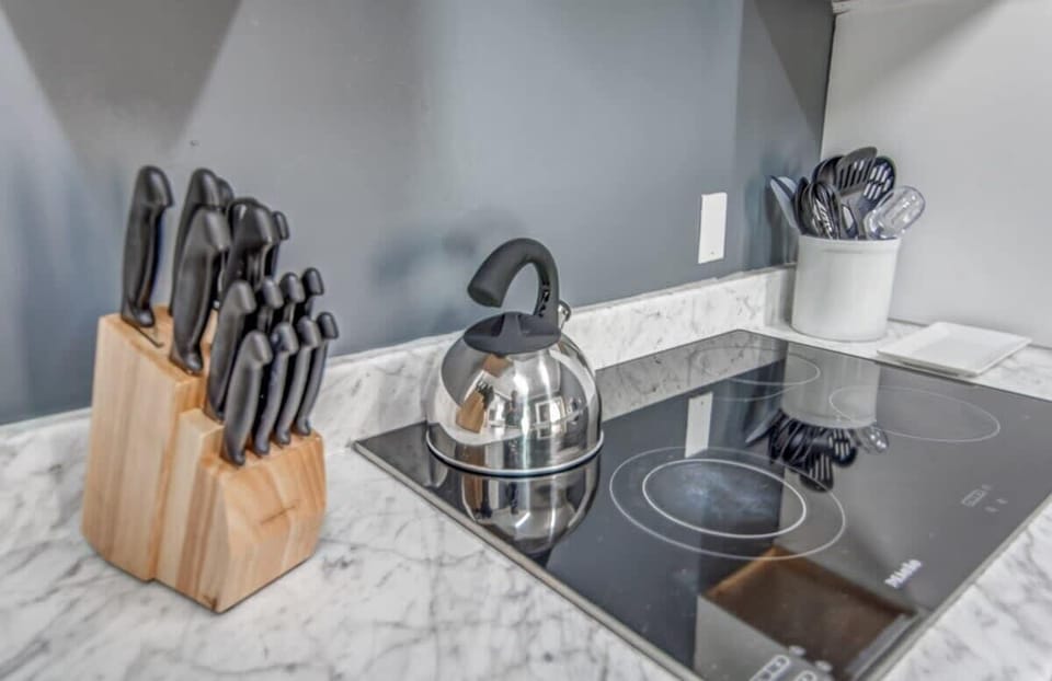 House, Multiple Beds, Patio, Garden View (Glenview Guesthouse) | Private kitchen | Coffee/tea maker