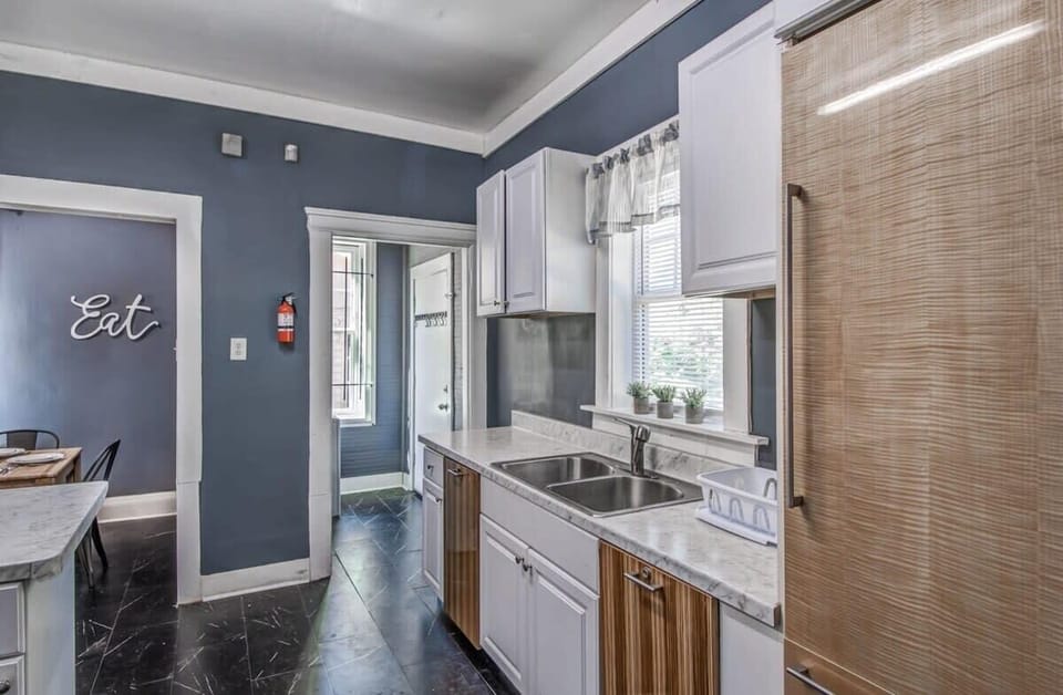 House, Multiple Beds, Patio, Garden View (Glenview Guesthouse) | Private kitchen | Coffee/tea maker