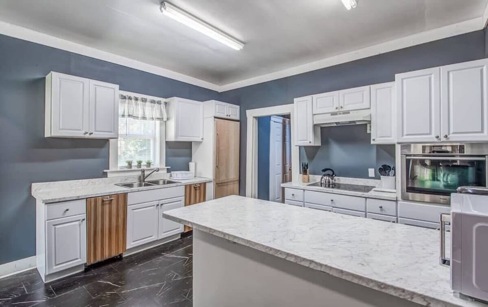 House, Multiple Beds, Patio, Garden View (Glenview Guesthouse) | Private kitchen | Coffee/tea maker
