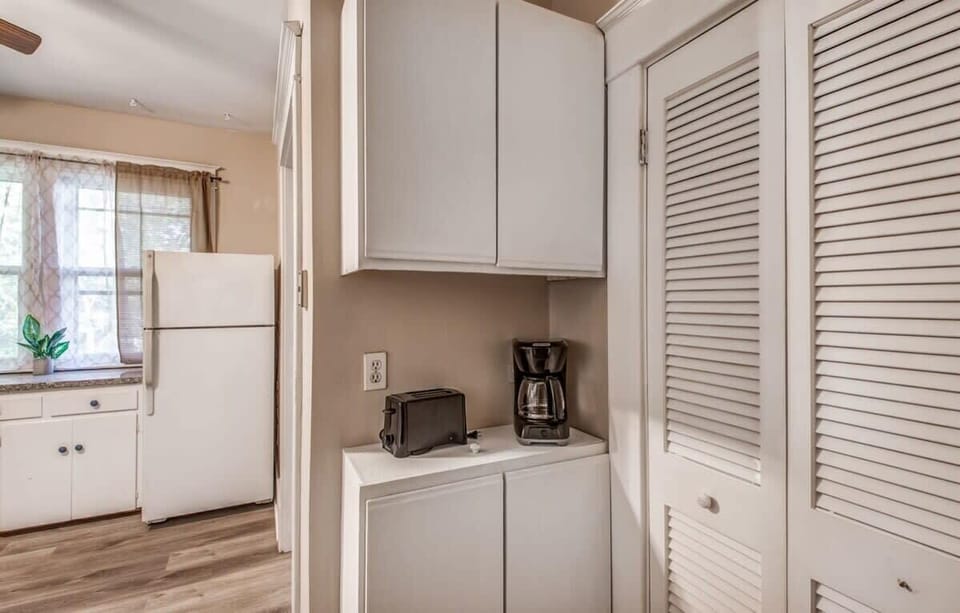Apartment, Multiple Beds, Patio, Garden View (Avalon Nest Upstairs) | Private kitchen | Coffee/tea maker