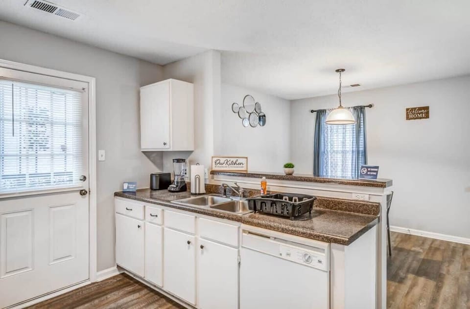 House, Multiple Beds, Patio, Garden View (Cedar Ave Escape) | Private kitchen | Coffee/tea maker