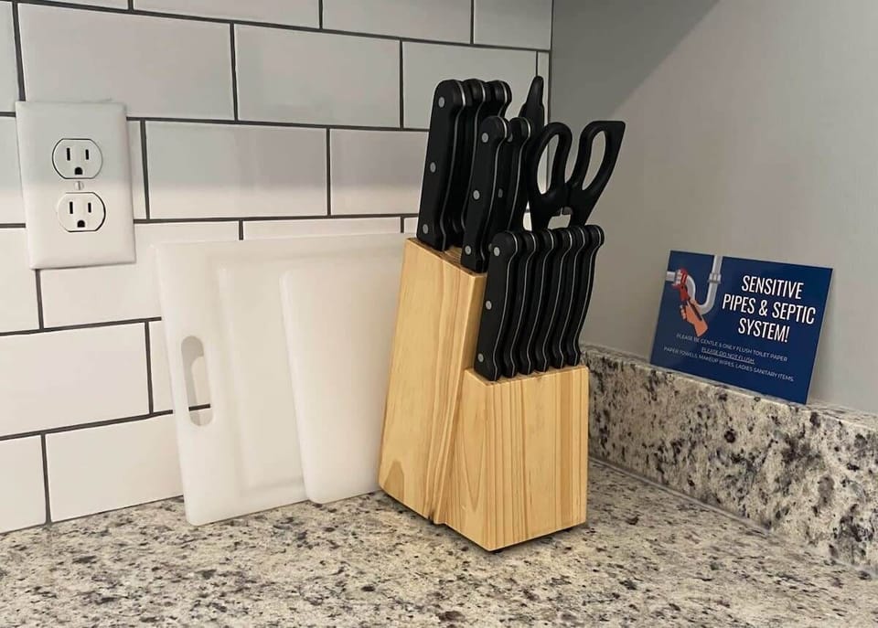 House, Multiple Beds, Patio, Garden View (Crievewood Guesthouse) | Private kitchen | Coffee/tea maker