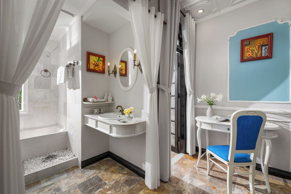 Terrace Deluxe | Bathroom | Combined shower/tub, deep soaking tub, free toiletries, hair dryer