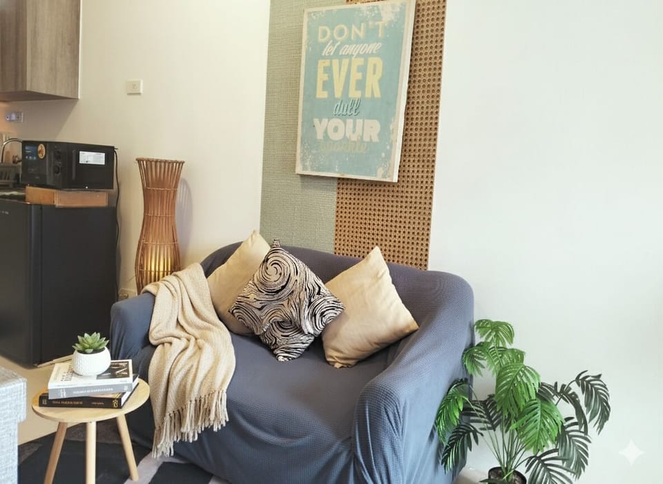 Room, City View | Living area