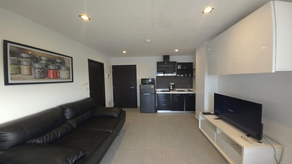 Apartment, Balcony, City View | Living area | Flat-screen TV