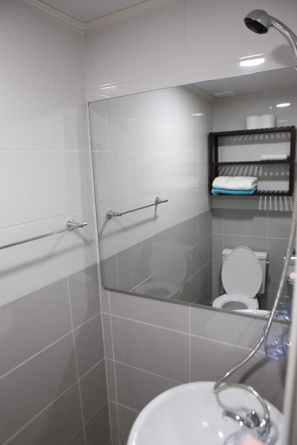 Economy Room | Bathroom | Shower, rainfall showerhead, hair dryer, slippers