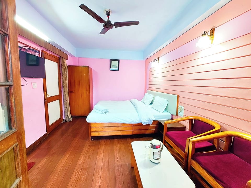 Deluxe Double Room | Hypo-allergenic bedding, desk, soundproofing, free WiFi