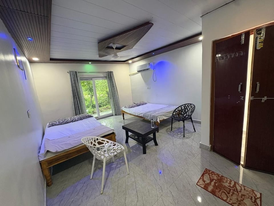 Deluxe Double or Twin Room, Garden View | Laptop workspace, WiFi (free)