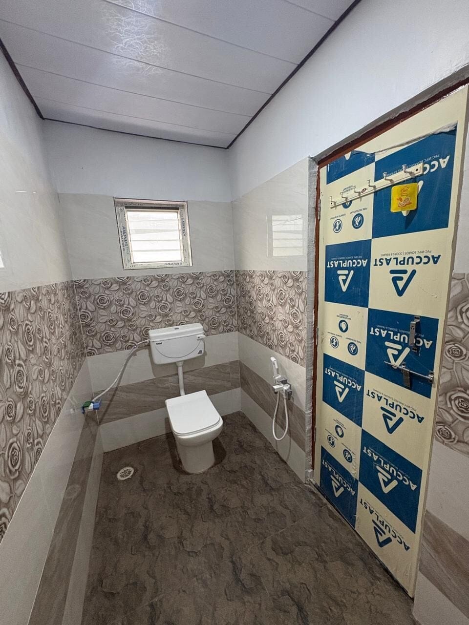 Deluxe Double or Twin Room, Garden View | Bathroom | Shower, towels, soap, shampoo