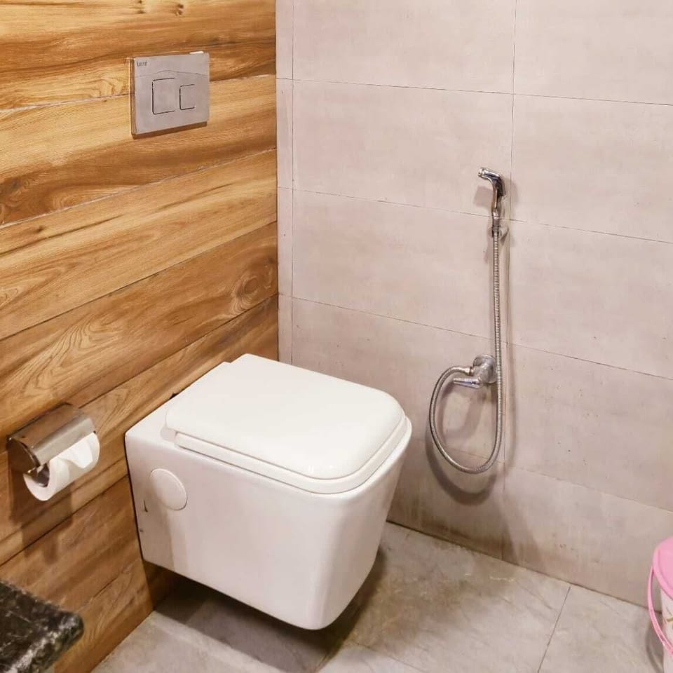 Shower, free toiletries, bathrobes, slippers