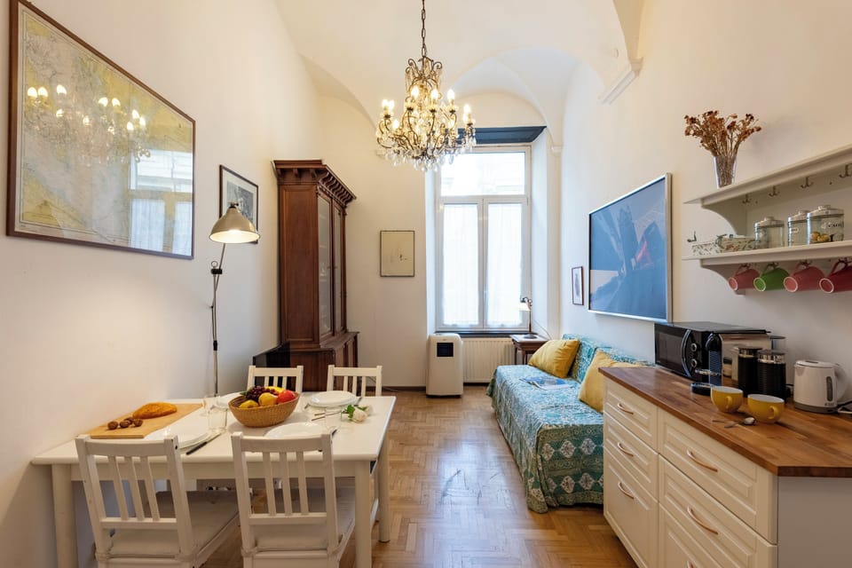 Standard Apartment, Multiple Bedrooms (Central Apartment Porta Soprana) | Dining
