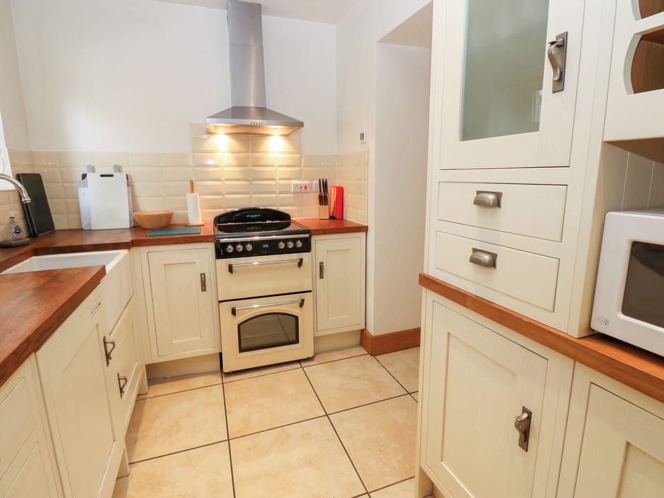 Dishwasher, cookware/dishes/utensils