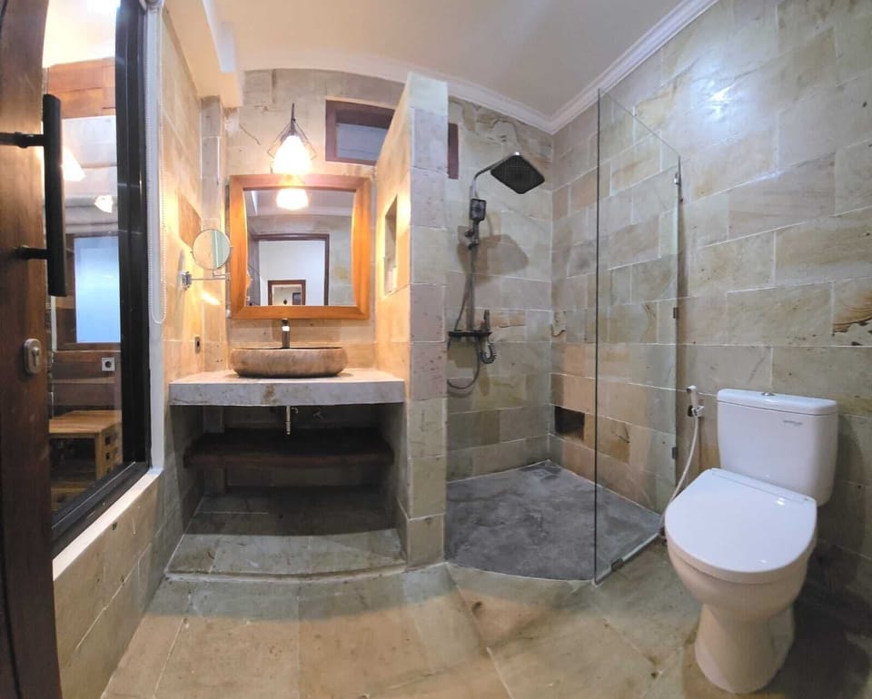 Shower, hair dryer, slippers, bidet