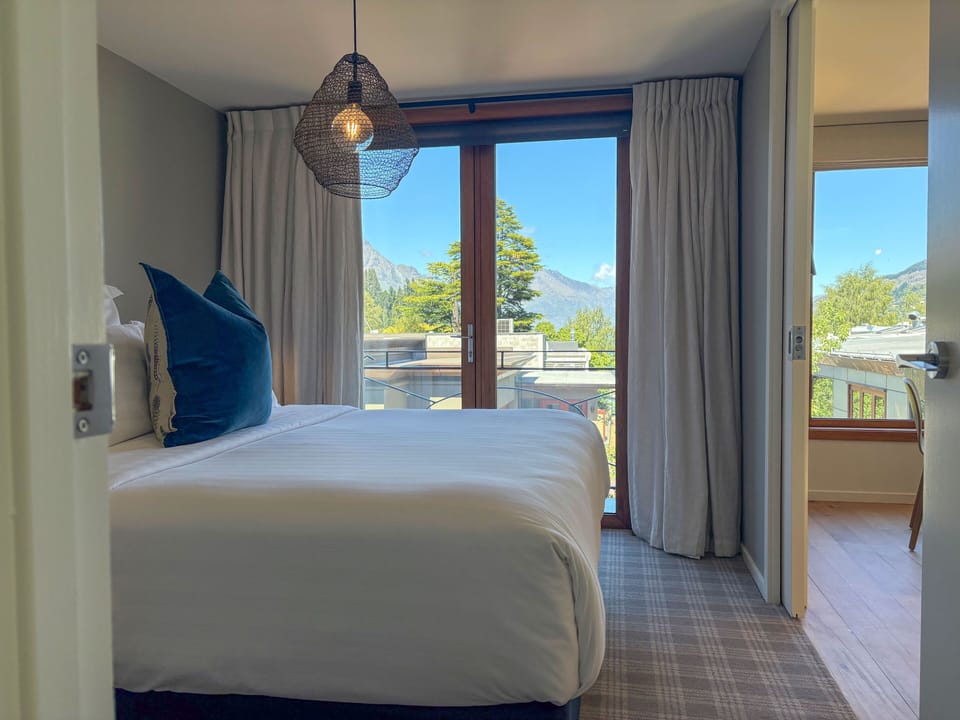 Spire Deluxe Apartment | Down comforters, pillowtop beds, free minibar items, in-room safe