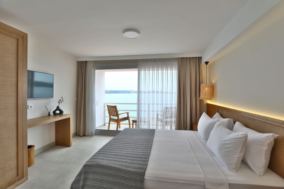 In-room safe, free WiFi, bed sheets