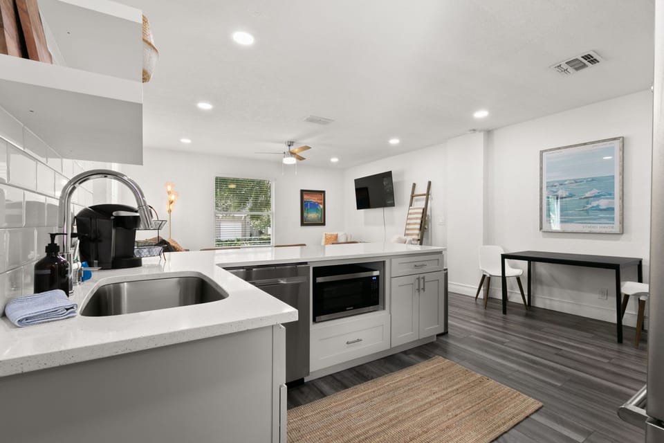 House | 4 bedrooms, desk, Internet