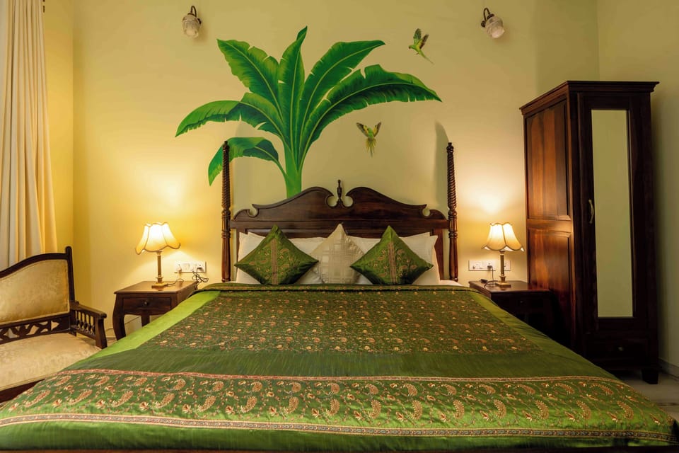 Deluxe Double Room | Egyptian cotton sheets, premium bedding, laptop workspace, WiFi (free)